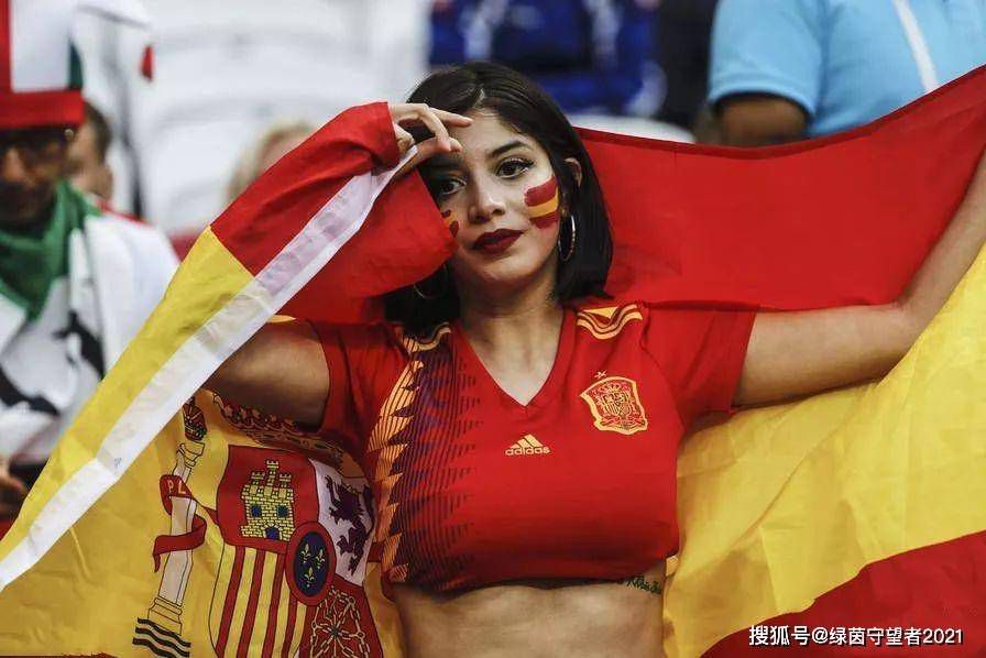 上半场，迪巴拉助攻卢卡库俯身冲顶破门，迪巴拉送外脚背助攻后伤退。